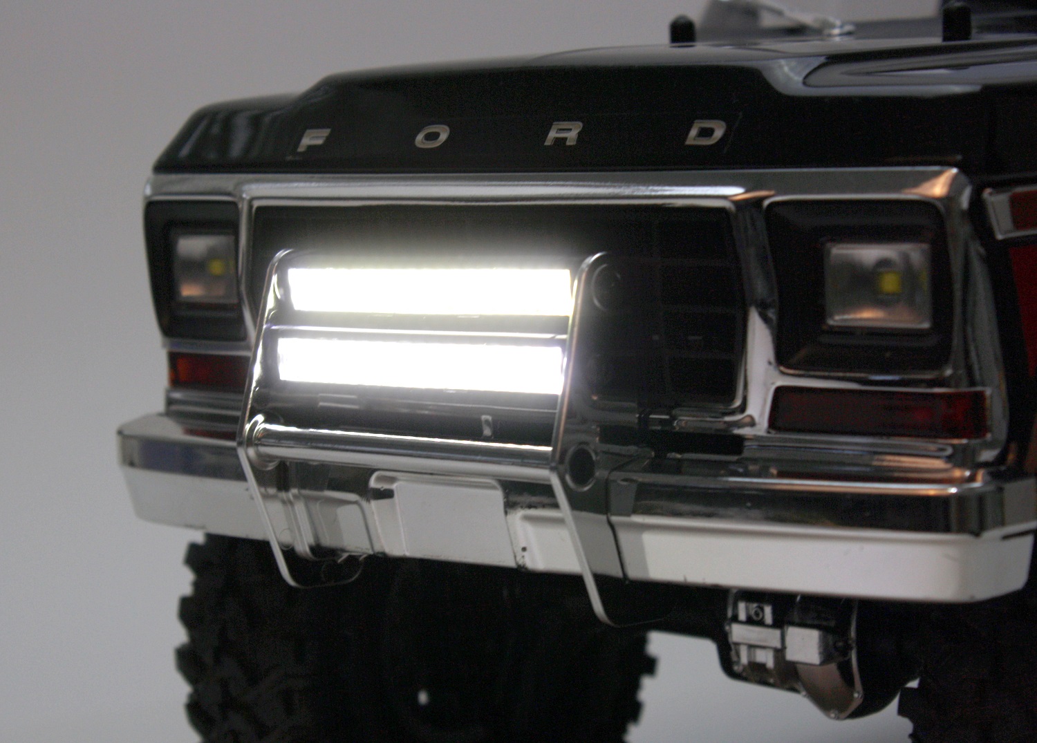 Dual light bars powered on
