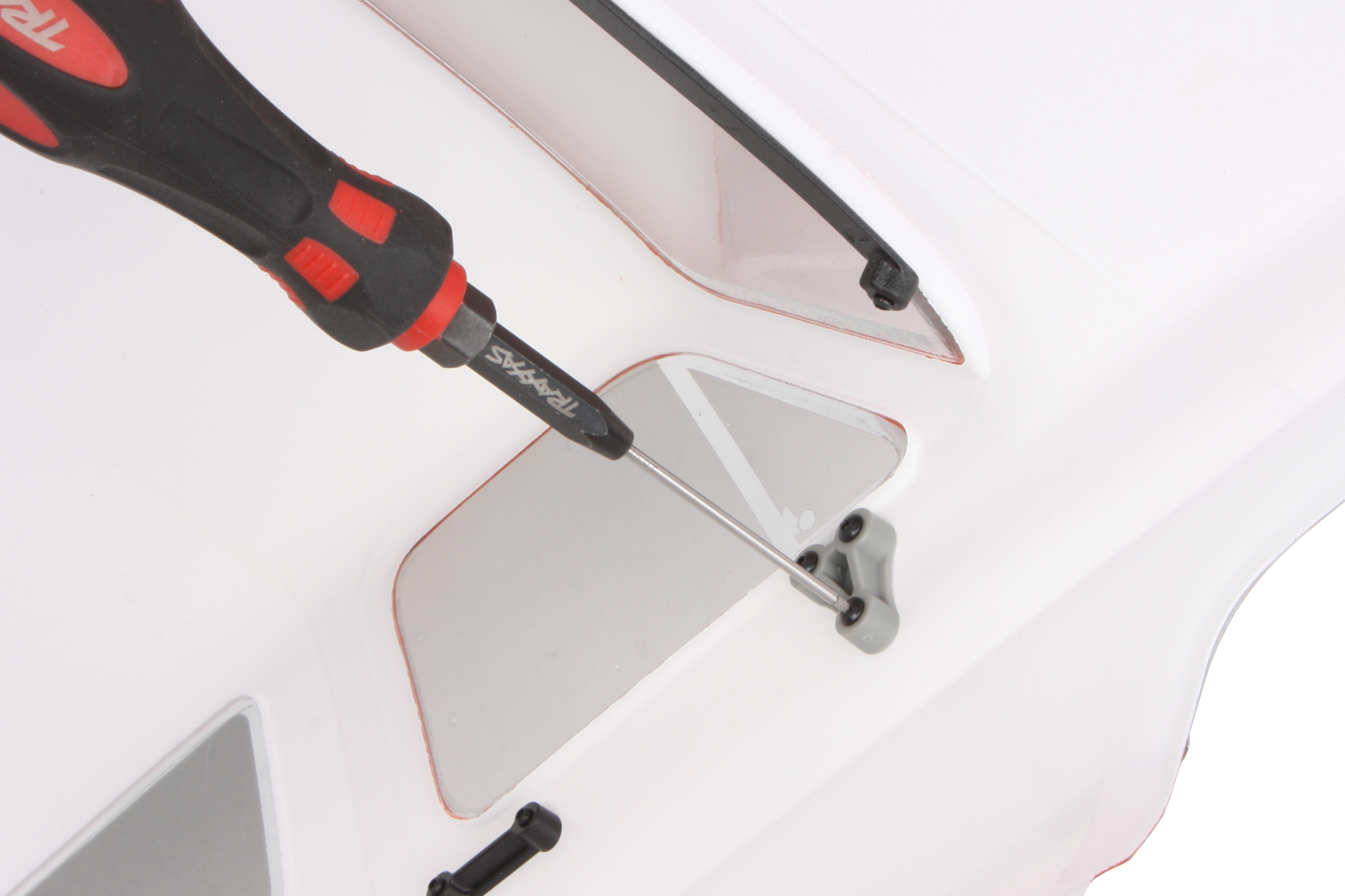 Tighten the screws