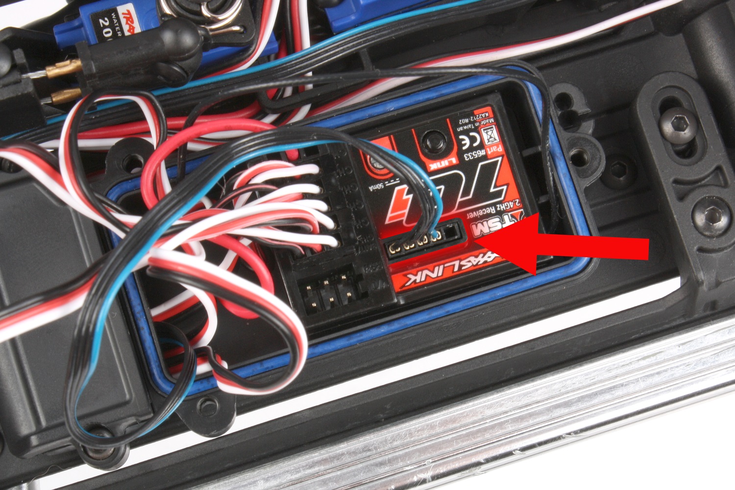 The data cable has its own slot on the receiver