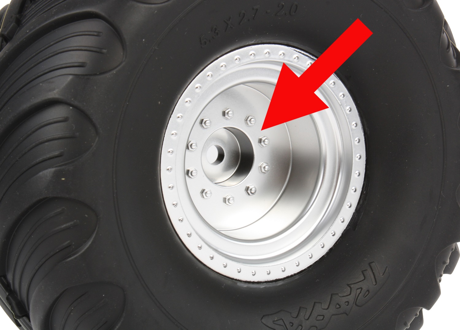 The front wheels have recesses for the axle nuts