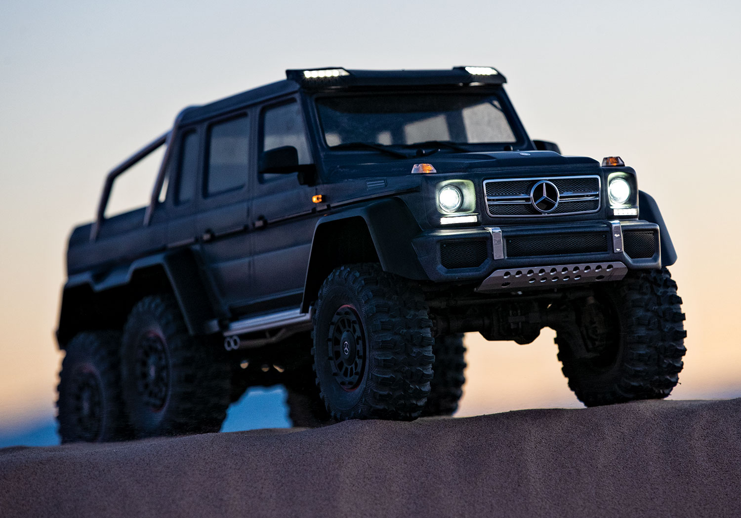 Mercedes-Benz G 63 AMG 6x6 Dunes Night
