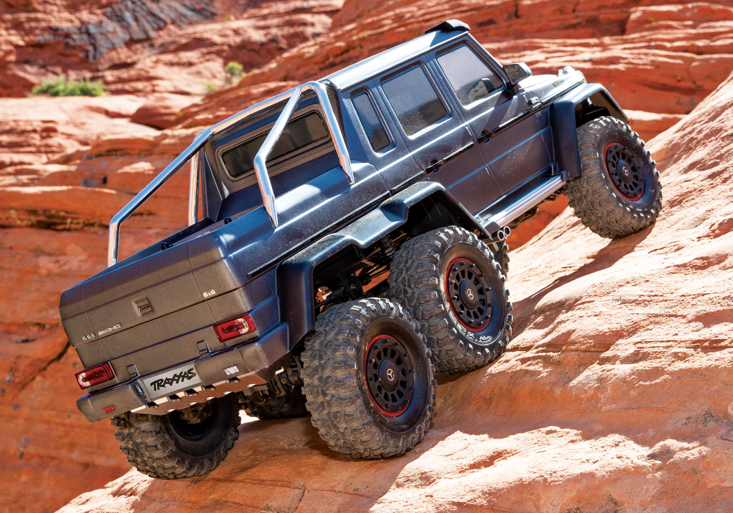 Traxxas TRX-6 6x6 Silver Rocks