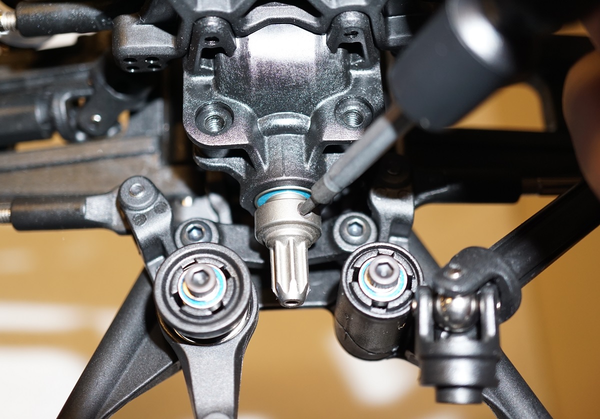 Remove the drive hub Remove the drive hub