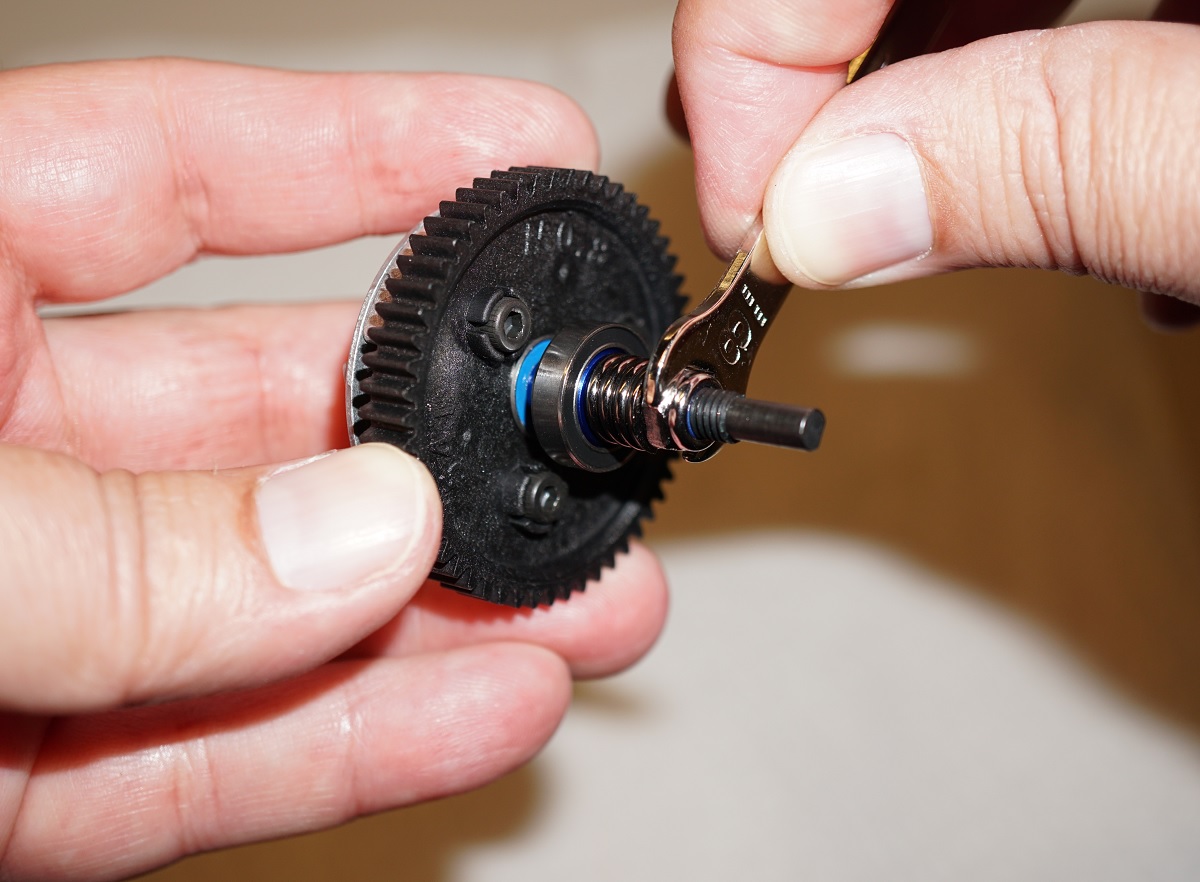 Tighten the clutch Tighten the clutch