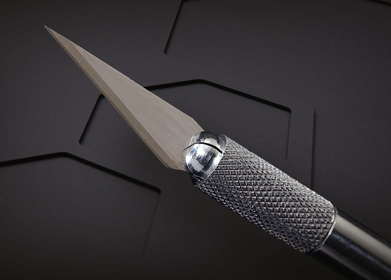 Knurled handle